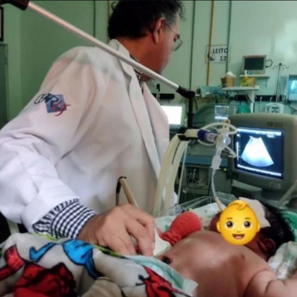 Се роди бебе џин: Тежи скоро колку едногодишно дете (ФОТО)