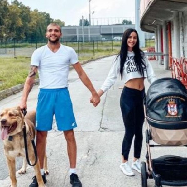Третата бременост и донесе посебен сјај:  Вака изгледа кога Богдана Ражнатовиќ се подготвува за излегување со Вељко