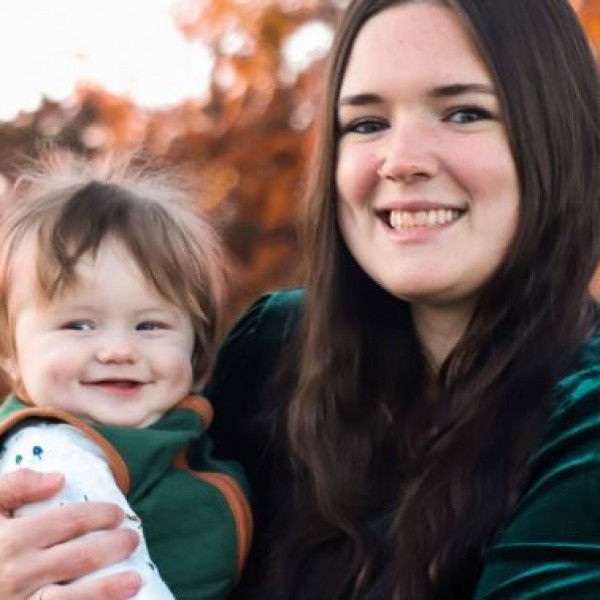 Се предомислила откако го испила апчињата за абортус и му го спасила животот на синот: Овој Божиќ е благодарна што го има покрај себе