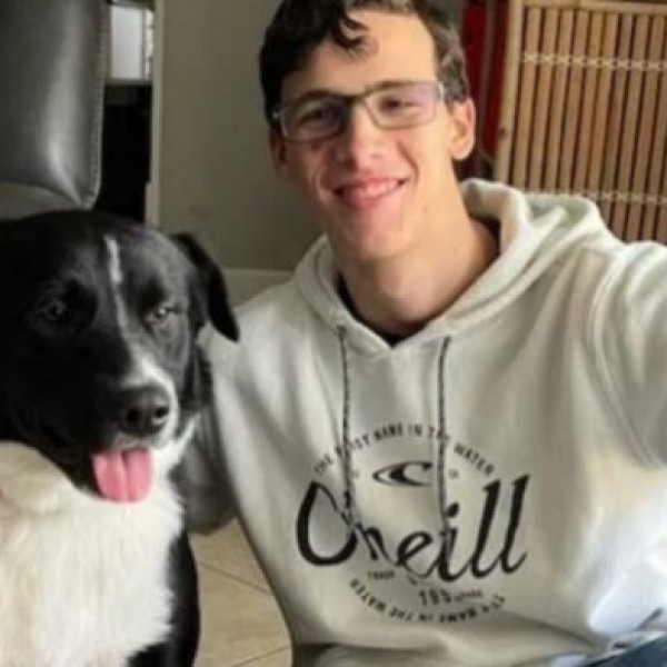 Неверојатно: Тинејџер доживеал мозочен удар, а неговото куче му го спасило животот