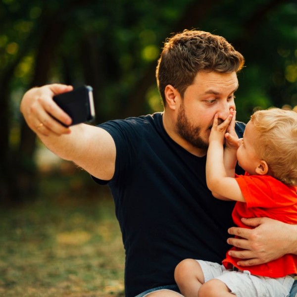 На момчињата очајно им требаат татковци: Ново истражување алармира