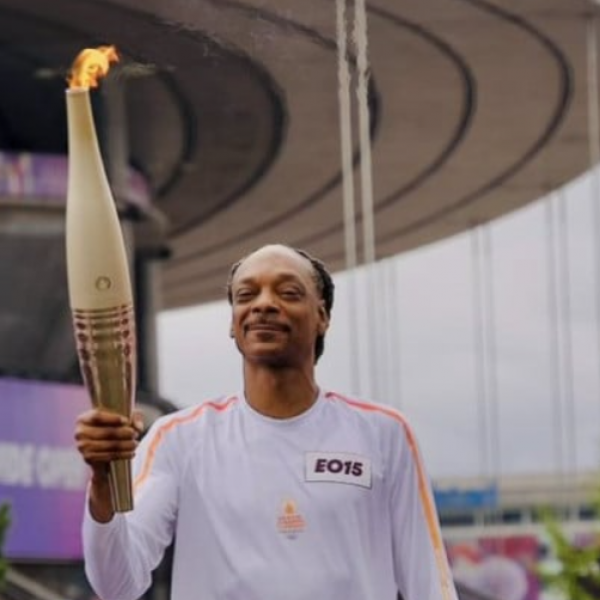 Каква чест: И Снуп Дог го поведе олимпискиот факел